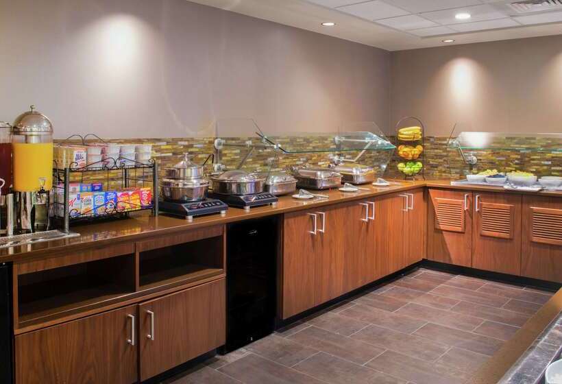هتل Hilton Arlington National Landing