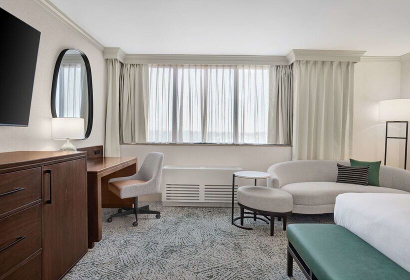 هتل Hilton Arlington National Landing