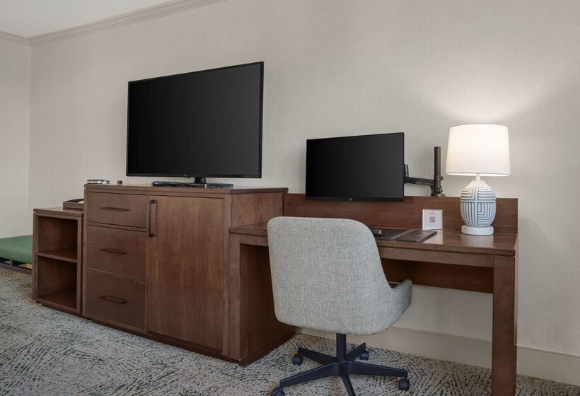 هتل Hilton Arlington National Landing