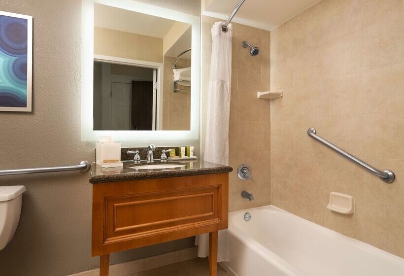 هتل Hilton Clearwater Beach Resort & Spa