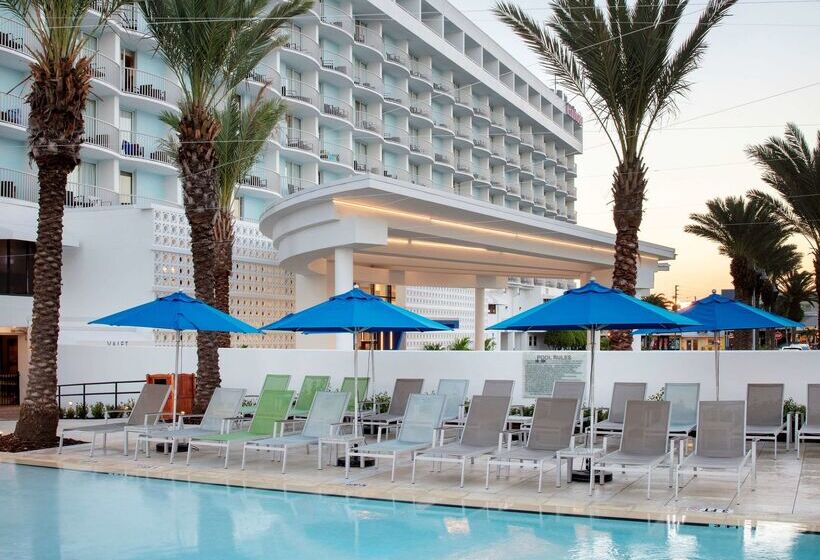 هتل Hilton Clearwater Beach Resort & Spa