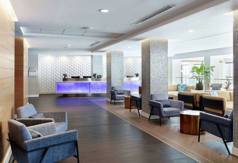 هتل Hilton Clearwater Beach Resort & Spa