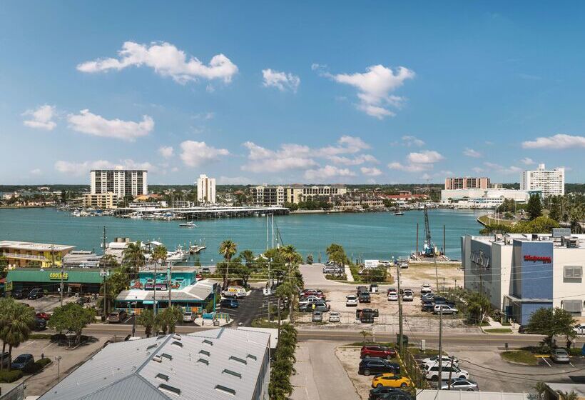 هتل Hilton Clearwater Beach Resort & Spa
