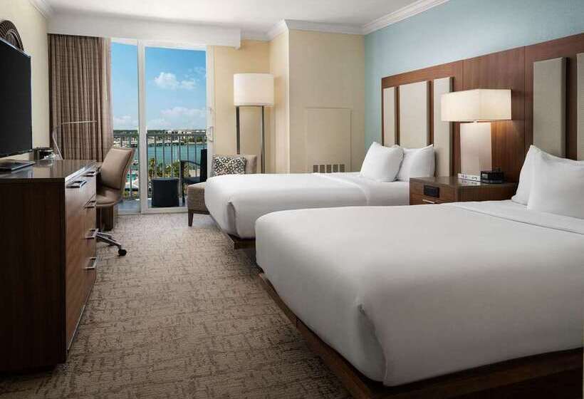 هتل Hilton Clearwater Beach Resort & Spa