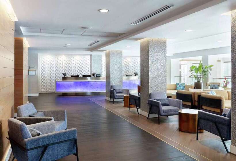 هتل Hilton Clearwater Beach Resort & Spa