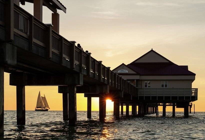 هتل Hilton Clearwater Beach Resort & Spa
