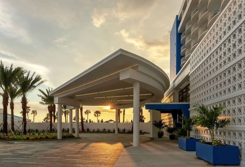 هتل Hilton Clearwater Beach Resort & Spa
