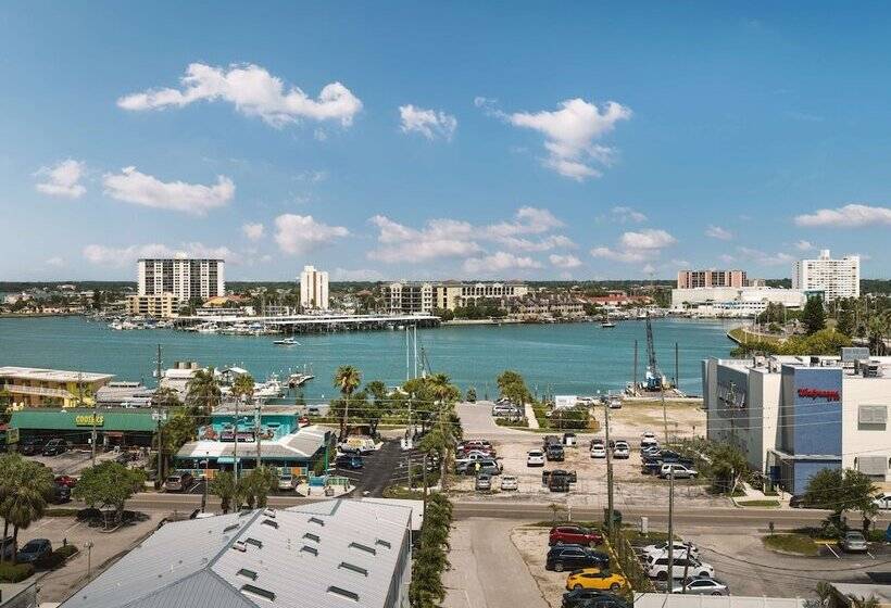 هتل Hilton Clearwater Beach Resort & Spa