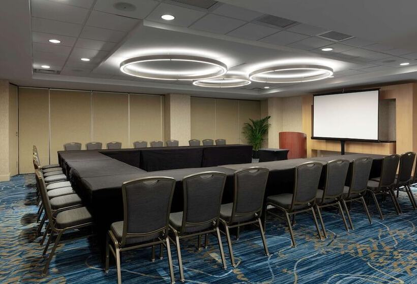 هتل Hilton Clearwater Beach Resort & Spa