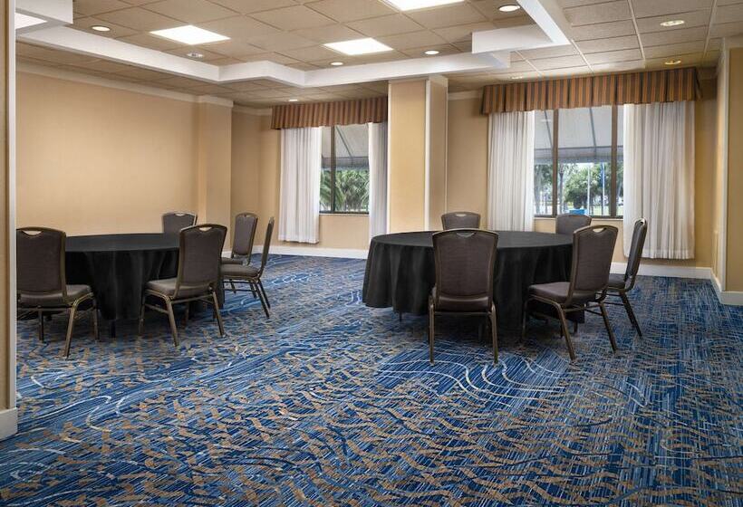هتل Hilton Clearwater Beach Resort & Spa
