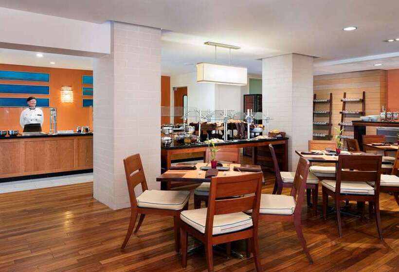 هتل Hilton Clearwater Beach Resort & Spa