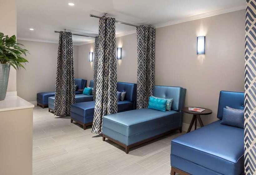 هتل Hilton Clearwater Beach Resort & Spa