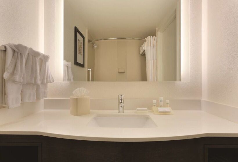 هتل Hilton Garden Inn Anaheim Garden Grove