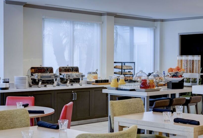 هتل Hilton Garden Inn Anaheim Garden Grove