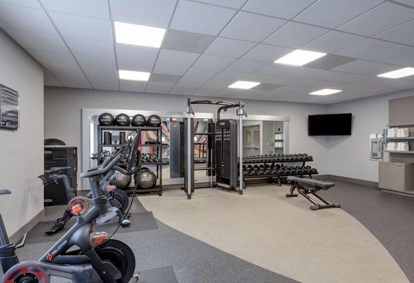 هتل Hilton Garden Inn Anaheim Garden Grove