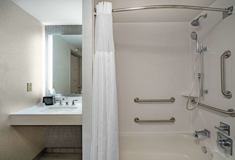 هتل Hilton Garden Inn Louisville East