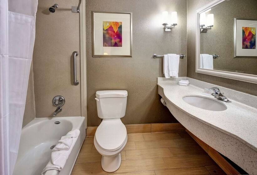 هتل Hilton Garden Inn Portland Airport