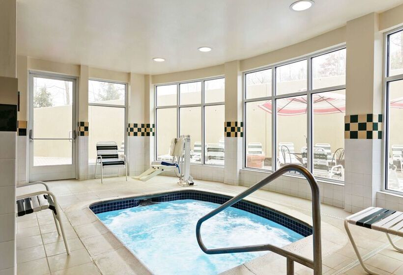 בית מלון כפרי Hilton Garden Inn Shelton