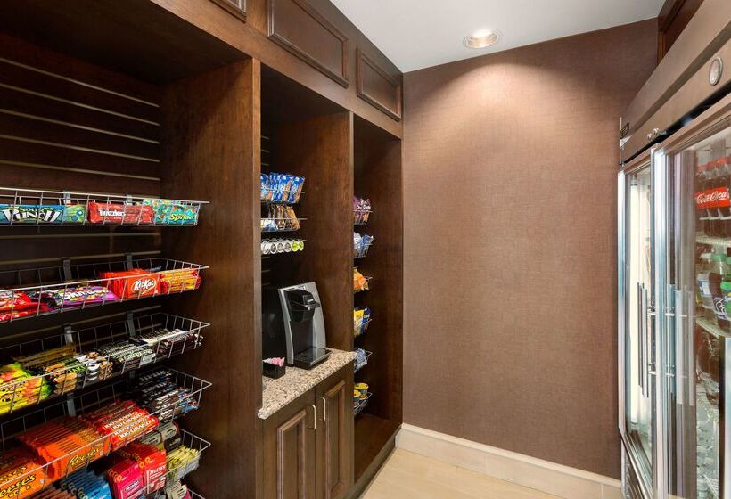 בית מלון כפרי Hilton Garden Inn Shelton