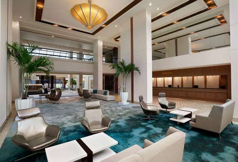 هتل Hilton Miami Airport Blue Lagoon