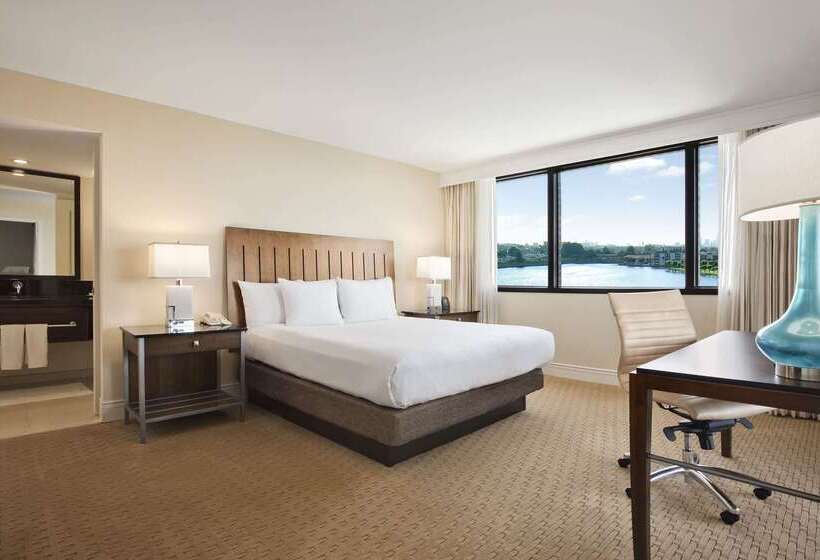 هتل Hilton Miami Airport Blue Lagoon