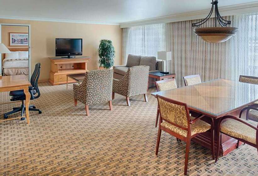 בית מלון כפרי Hilton Seattle Airport & Conference Center