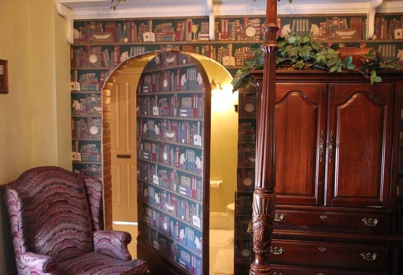 هتل Hines Mansion