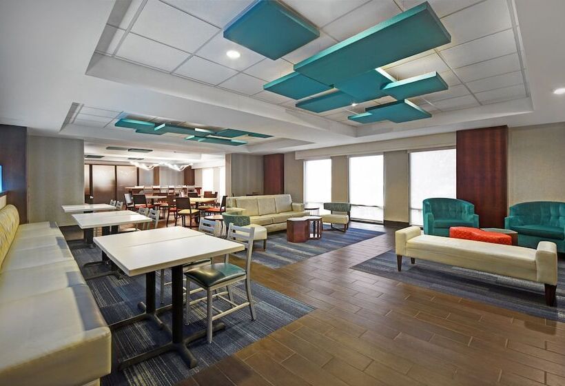 هتل Holiday Inn Express & Suites Cincinnati Riverfront, An Ihg