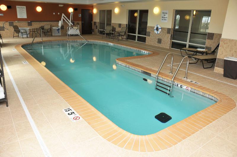 Отель Holiday Inn Express & Suites Clinton, An Ihg