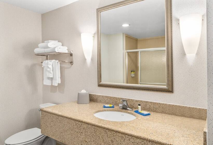 هتل Holiday Inn Express & Suites Wilmington Newark, An Ihg