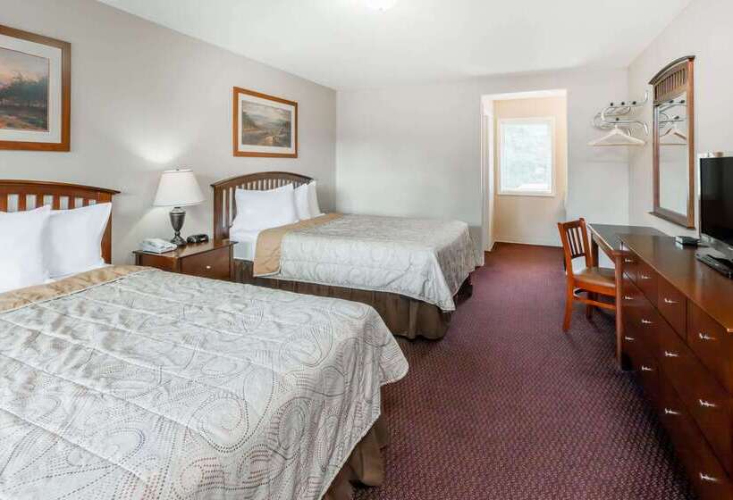 هتل Howard Johnson By Wyndham Traverse City