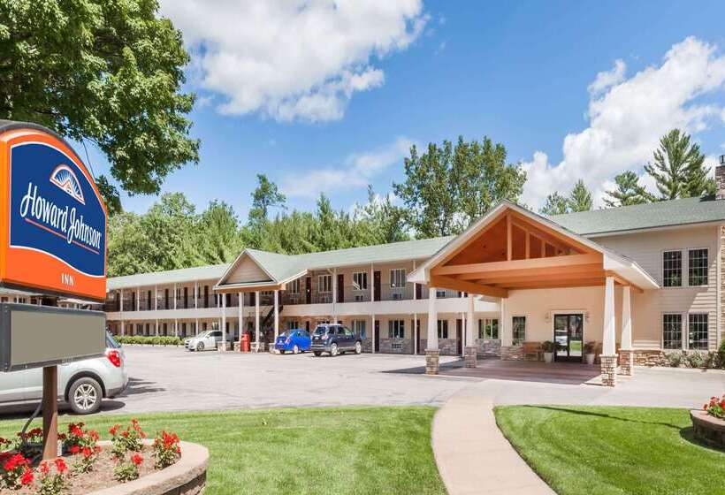 هتل Howard Johnson By Wyndham Traverse City