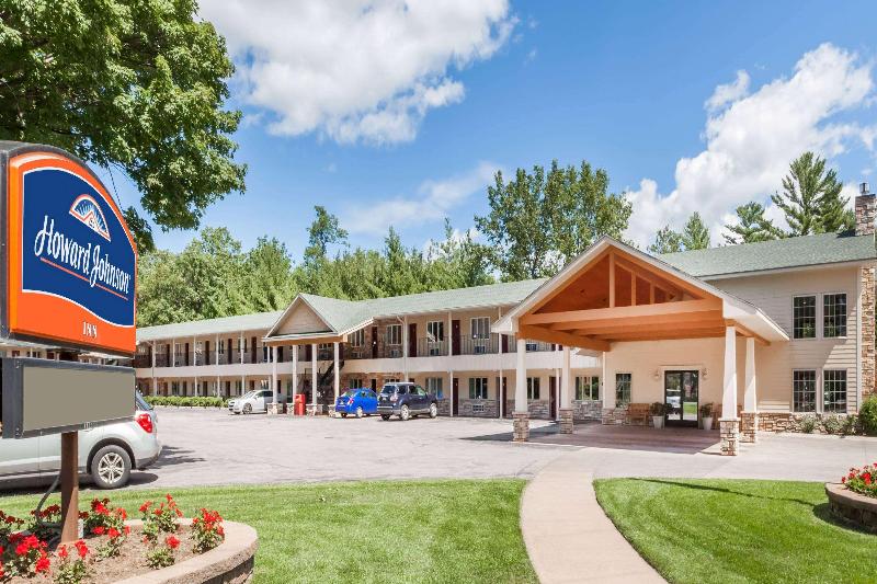 هتل Howard Johnson By Wyndham Traverse City