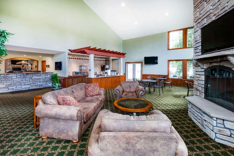 هتل Howard Johnson By Wyndham Traverse City