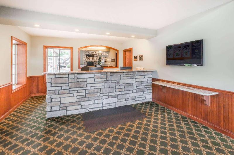 هتل Howard Johnson By Wyndham Traverse City