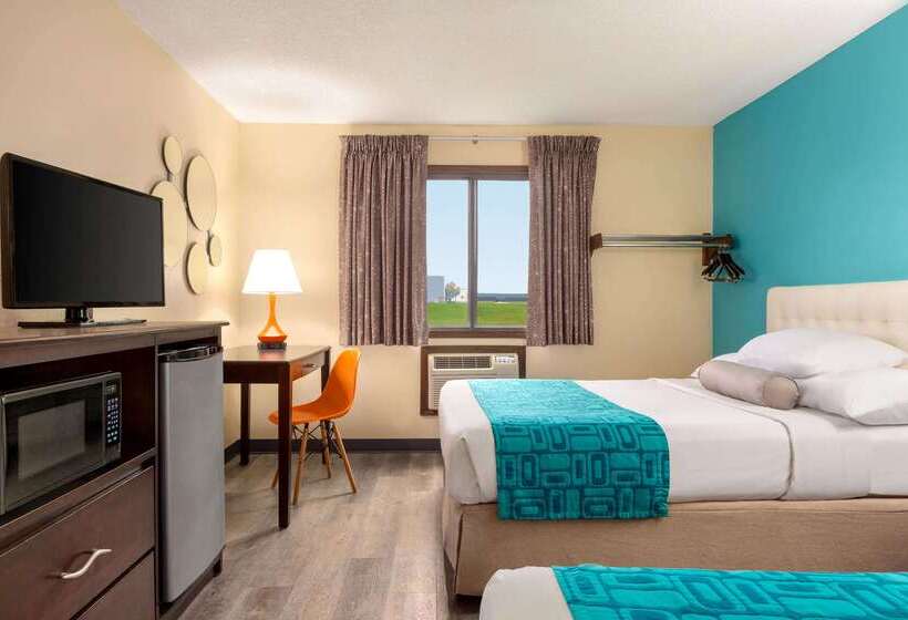 Hotel Howard Johnson By Wyndham Waterloo/cedar Falls