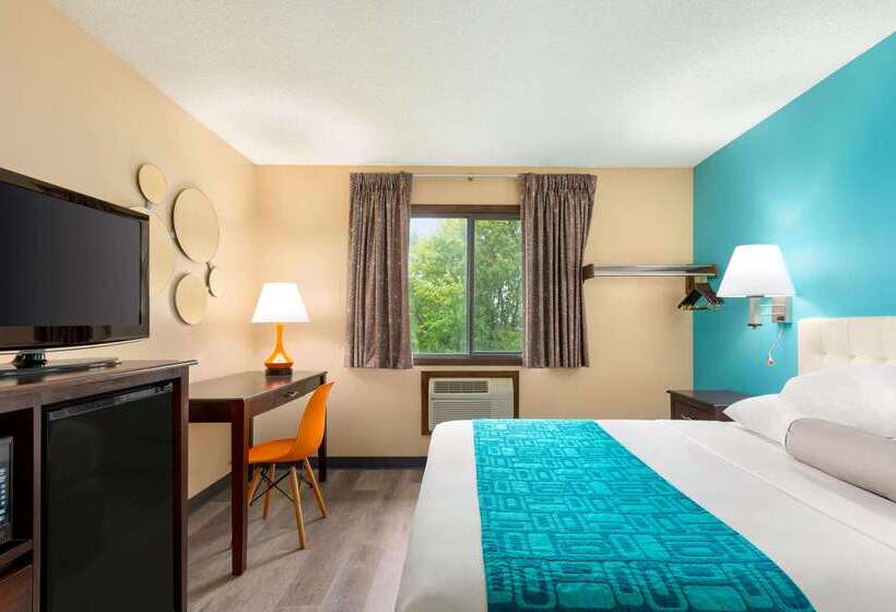 Hotel Howard Johnson By Wyndham Waterloo/cedar Falls