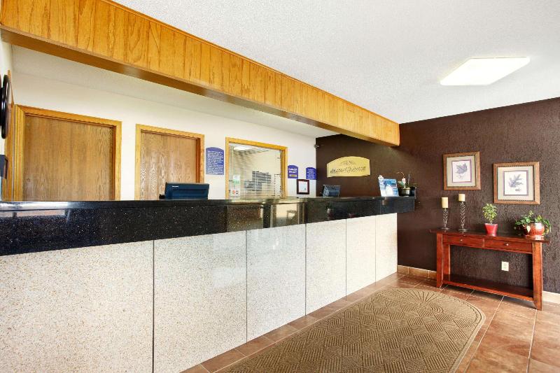 هتل Howard Johnson By Wyndham Waterloo/cedar Falls