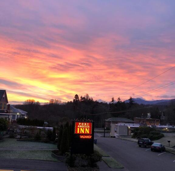 فندق Port Angeles Inn
