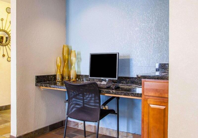 هتل Quality Inn & Suites Ankenydes Moines