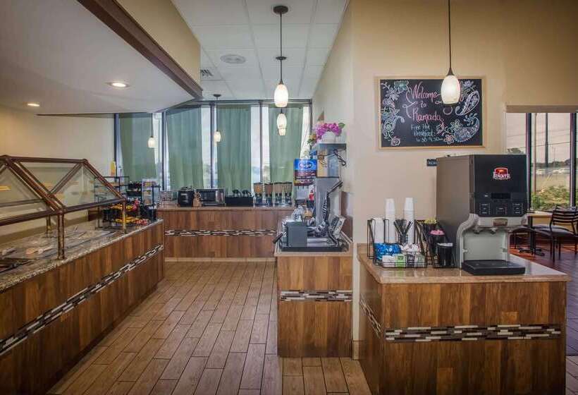 בית מלון כפרי Ramada By Wyndham Statesville