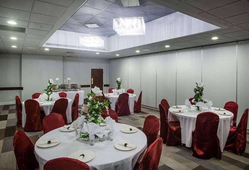 בית מלון כפרי Ramada By Wyndham Statesville