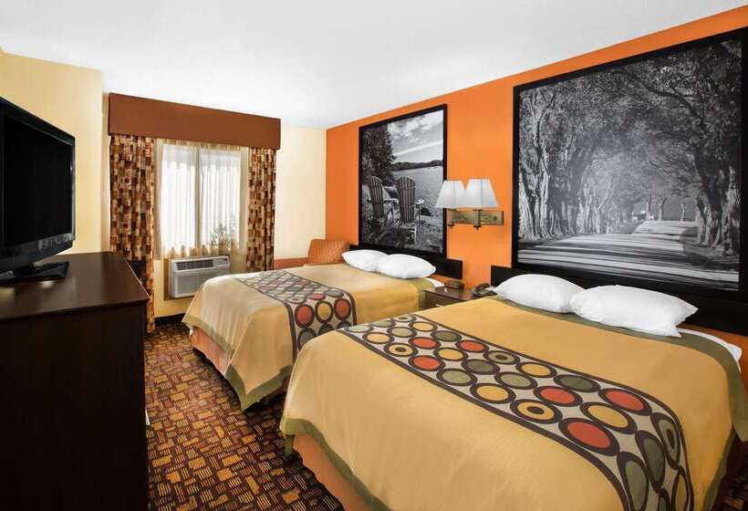 فندق Super 8 By Wyndham Clive Ia