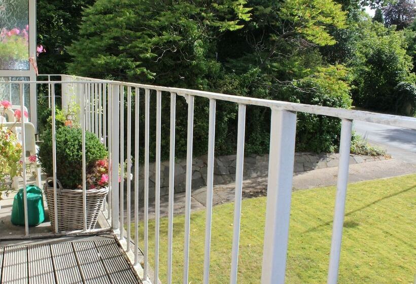 Balcony Apartment   Spacious 2 Large Beds