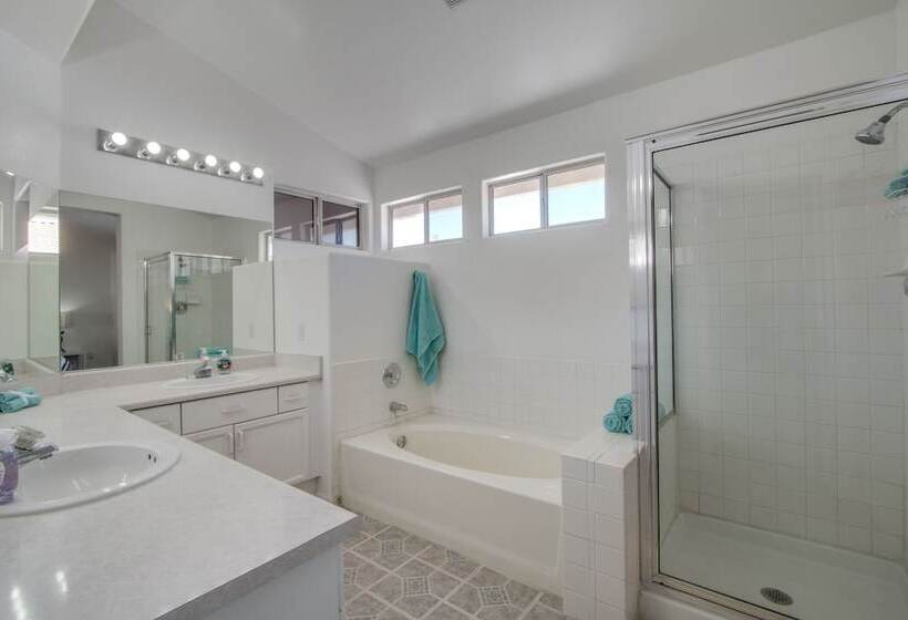 Beautiful Spacious House Very Nice Area