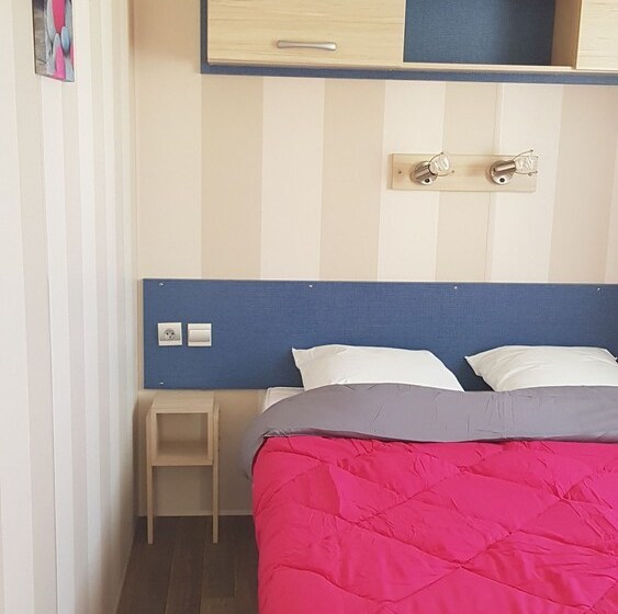 Camping "les Calquières"  Location De Mobilehomes