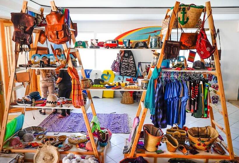 بنسيون Oceana Surf Camp   Hostel