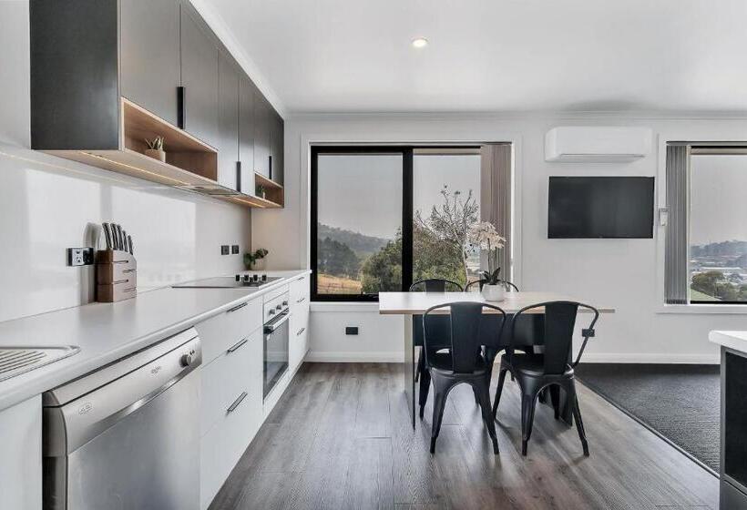 Youngtown Executive Apartments   2br Included, Free Parking & Wifi, Sofa Bed & Cot Fee Applies