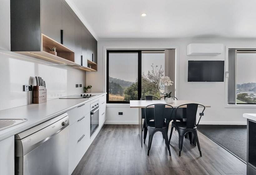 Youngtown Executive Apartments   2br Included, Free Parking & Wifi, Sofa Bed & Cot Fee Applies