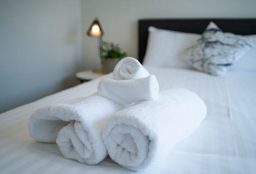 Youngtown Executive Apartments   2br Included, Free Parking & Wifi, Sofa Bed & Cot Fee Applies